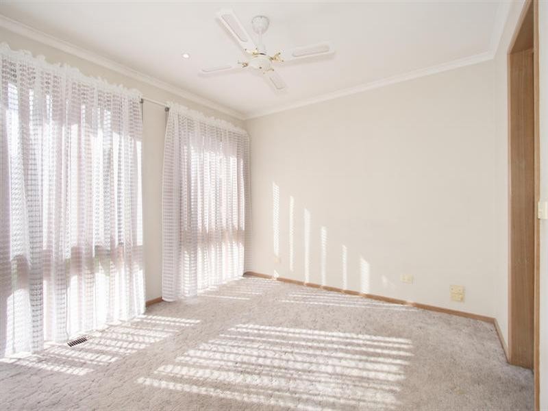 8 Mark Court, Chadstone VIC 3148