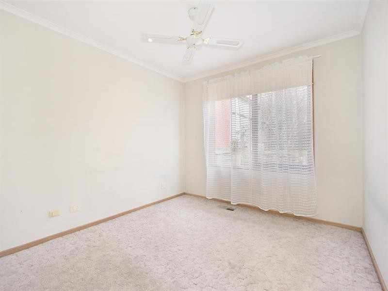 8 Mark Court, Chadstone VIC 3148