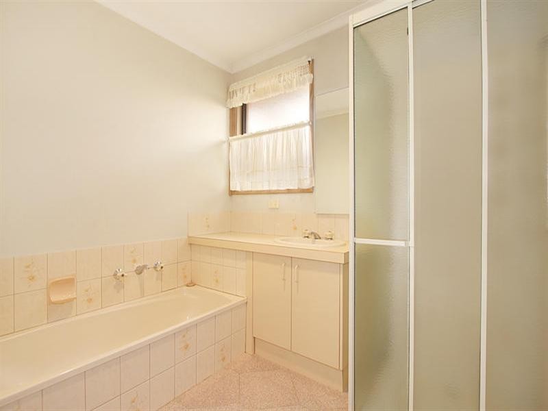 8 Mark Court, Chadstone VIC 3148