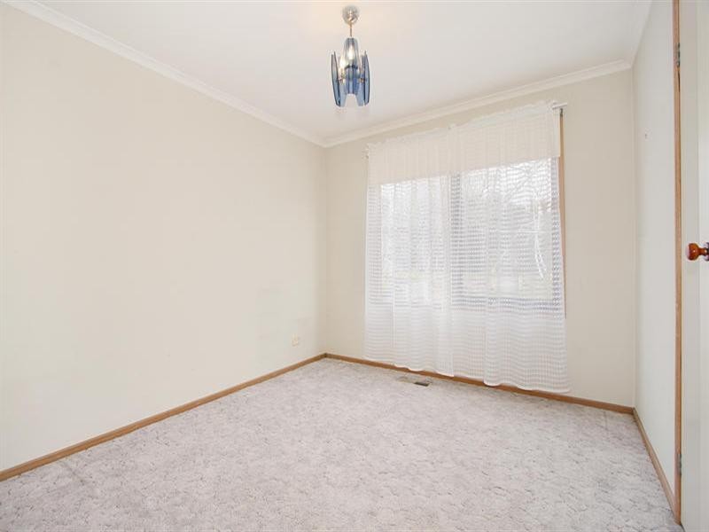 8 Mark Court, Chadstone VIC 3148