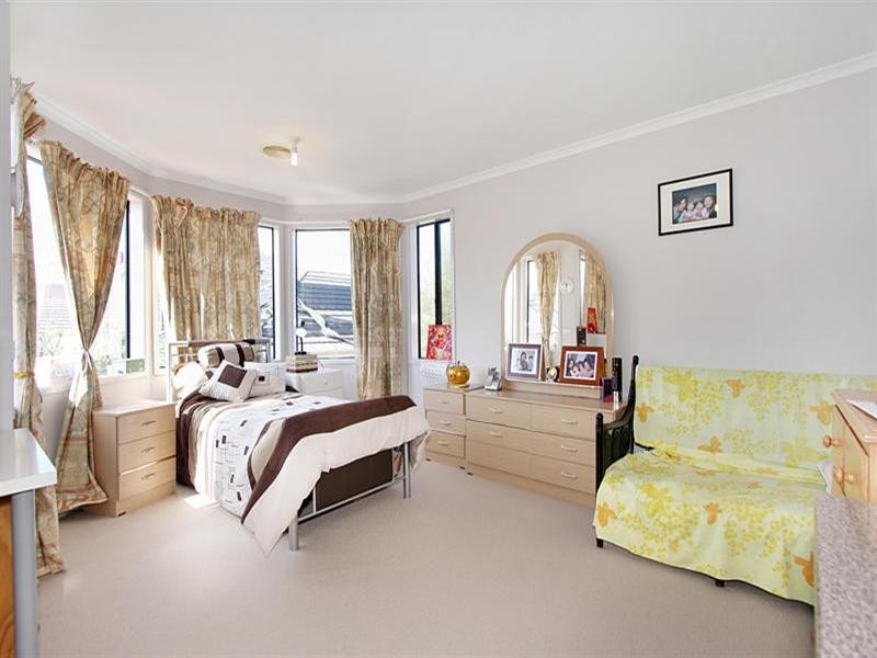 13 Savannah Place, Chadstone VIC 3148