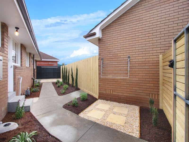 2/39 Rayhur Street, Clayton VIC 3168