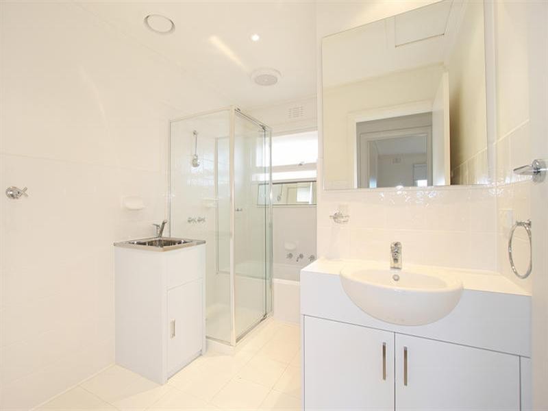 2/39 Rayhur Street, Clayton VIC 3168