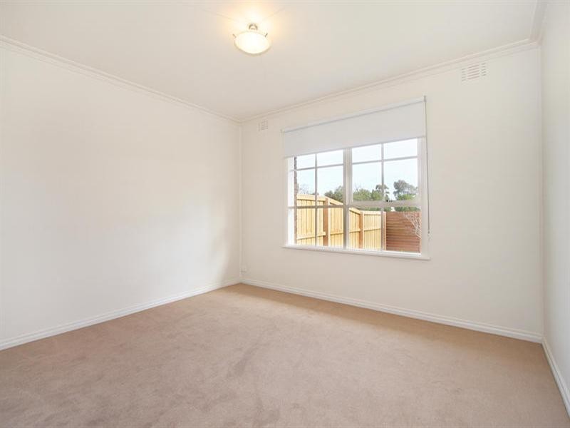 2/39 Rayhur Street, Clayton VIC 3168