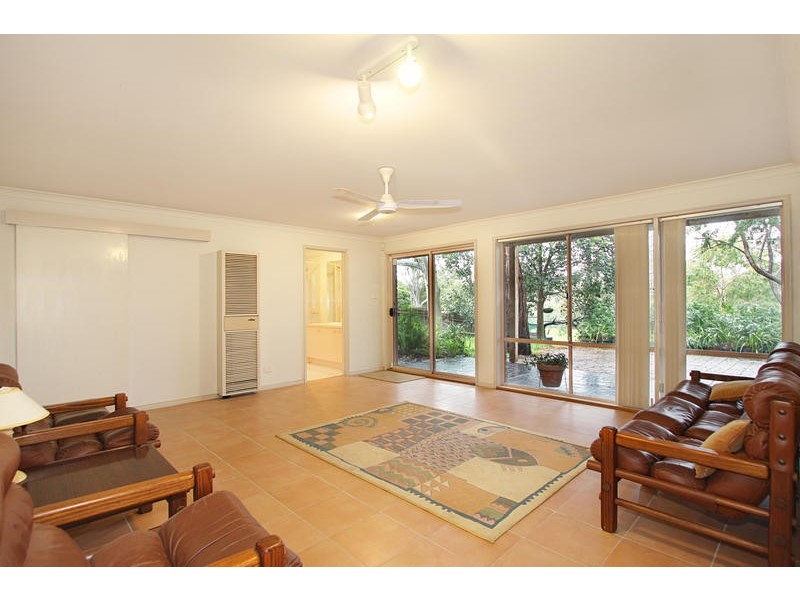 92 Oakpark Drive, Chadstone VIC 3148