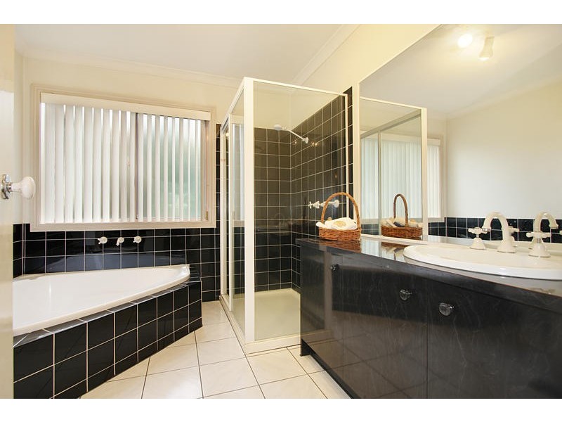 92 Oakpark Drive, Chadstone VIC 3148