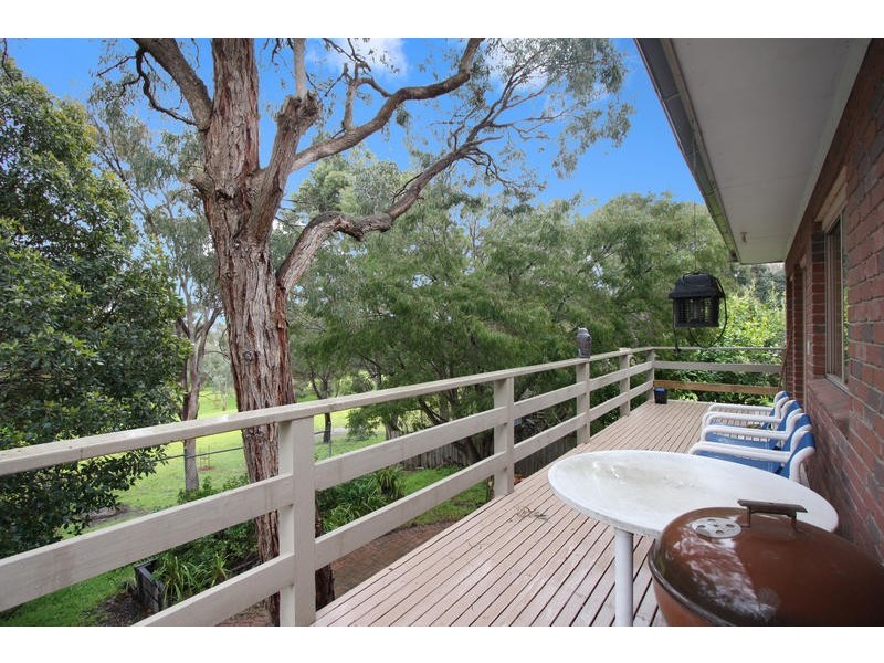 92 Oakpark Drive, Chadstone VIC 3148