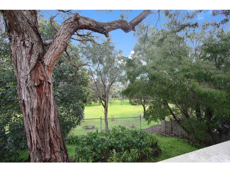 92 Oakpark Drive, Chadstone VIC 3148