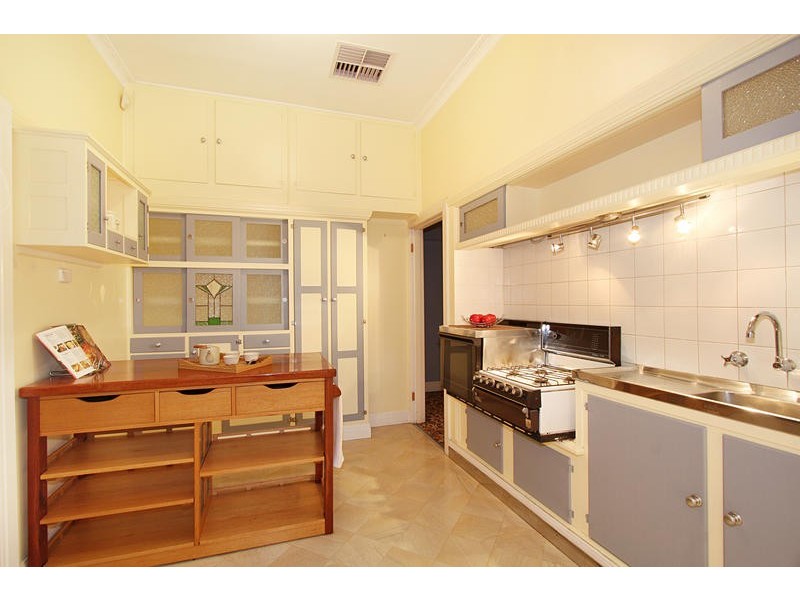 97 Kangaroo Road, Hughesdale VIC 3166