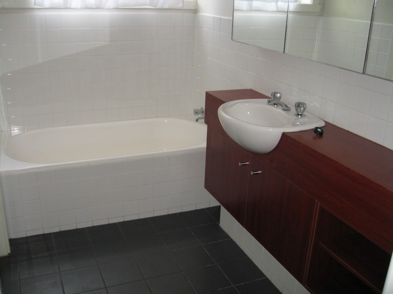 1/10 Crewe Road, Hughesdale VIC 3166