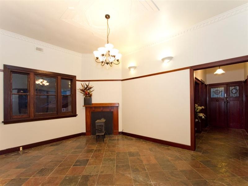 9 Carlisle Cescent, Hughesdale VIC 3166
