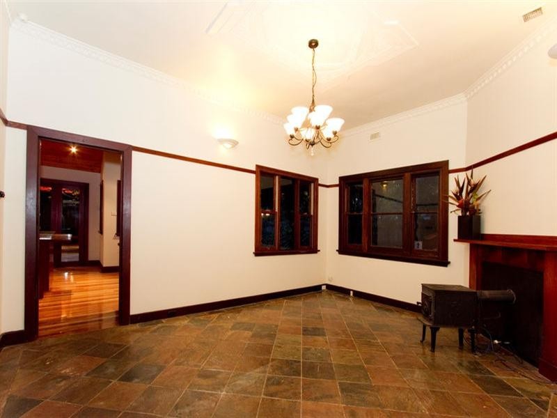 9 Carlisle Cescent, Hughesdale VIC 3166