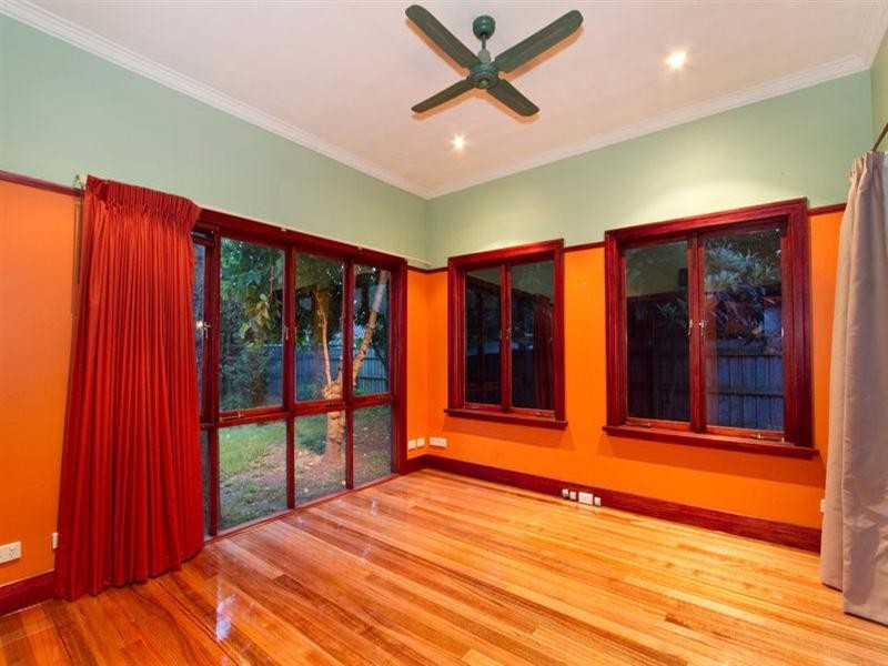 9 Carlisle Cescent, Hughesdale VIC 3166
