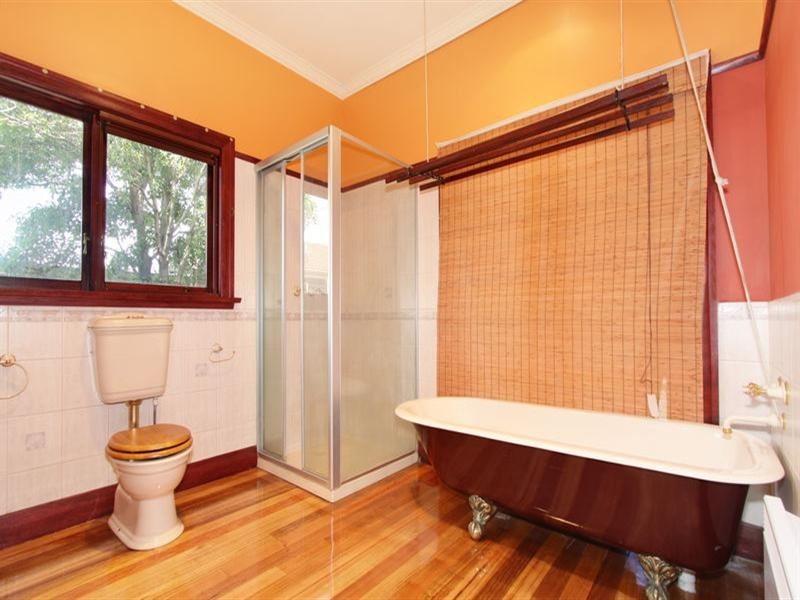 9 Carlisle Cescent, Hughesdale VIC 3166