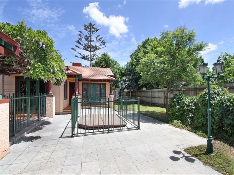9 Carlisle Cescent, Hughesdale VIC 3166