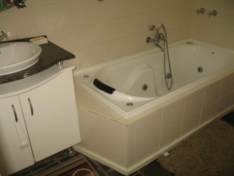 18 Rawdon Hill Drive, Dandenong North VIC 3175