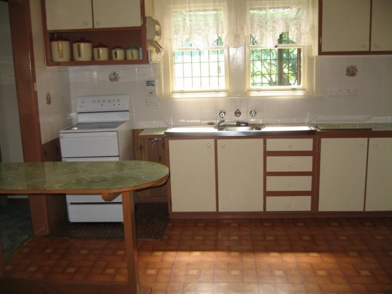 24 Stapley Crescent, Chadstone VIC 3148