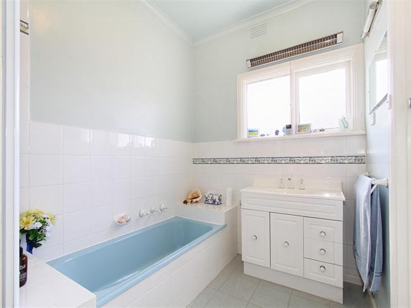 42 Carmichael Road, Oakleigh East VIC 3166