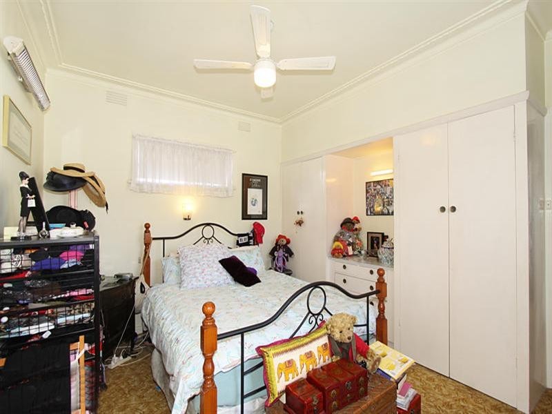 42 Carmichael Road, Oakleigh East VIC 3166