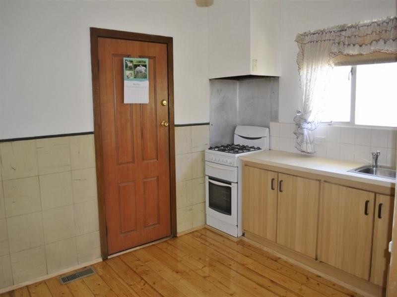 14 Nyrang Street, Chadstone VIC 3148