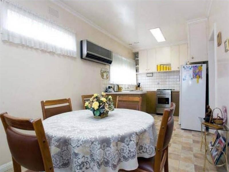 4 Hennessy Street, Chadstone VIC 3148