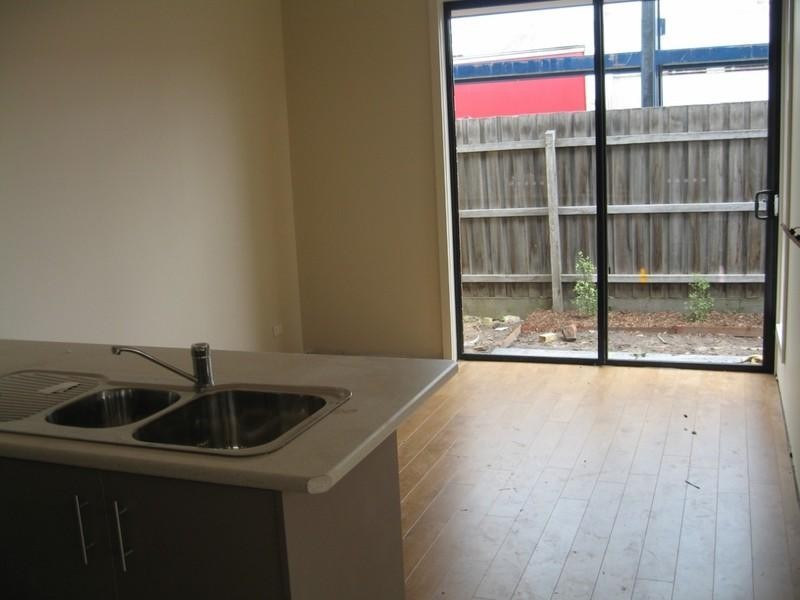 8/27-29 Colin Road, Oakleigh South VIC 3167