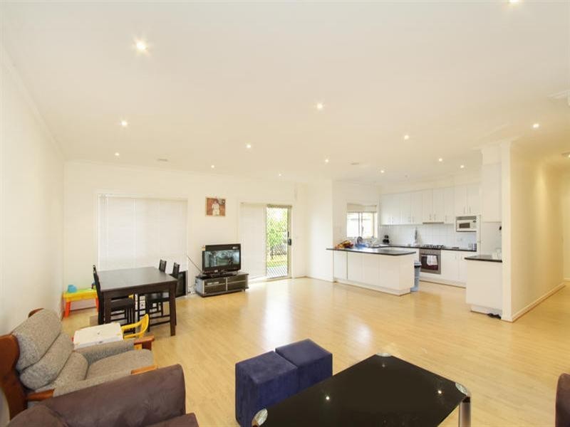 2/21 Rayhur Street, Clayton South VIC 3169