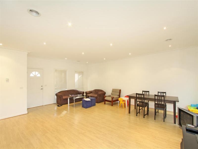 2/21 Rayhur Street, Clayton South VIC 3169