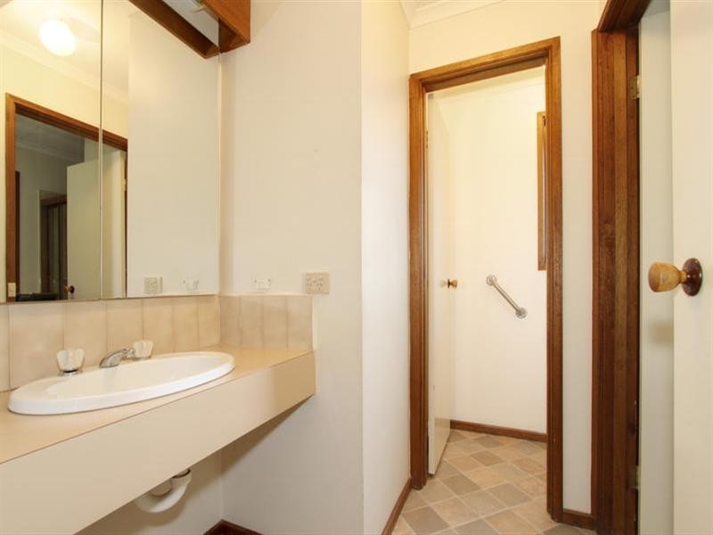 1/104 Springs Road, Clayton South VIC 3169