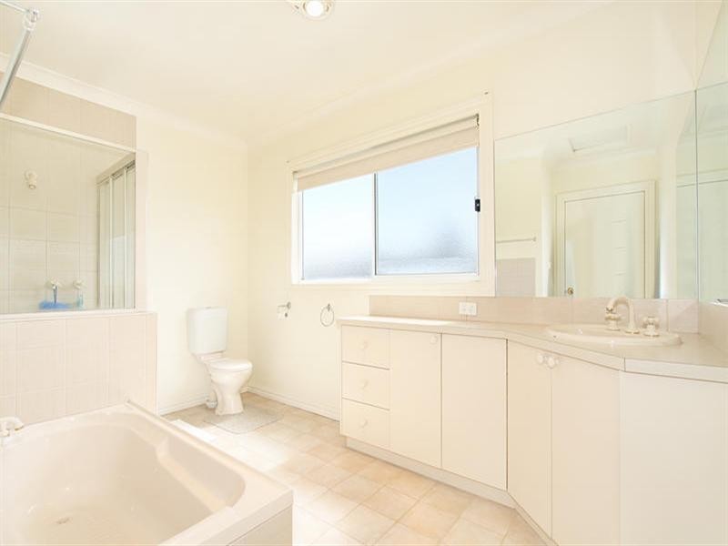 2 Bond Street, Clayton South VIC 3169