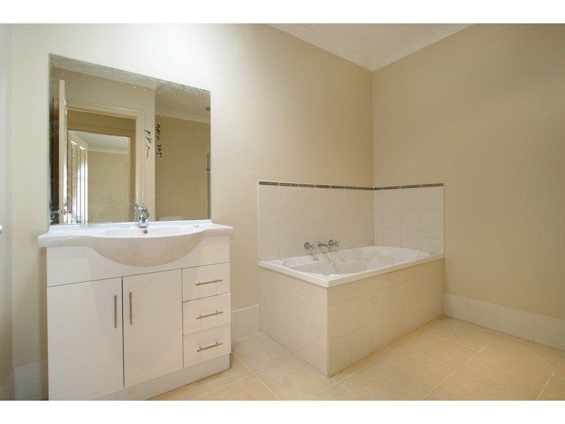 13 Parer Street, Oakleigh VIC 3166