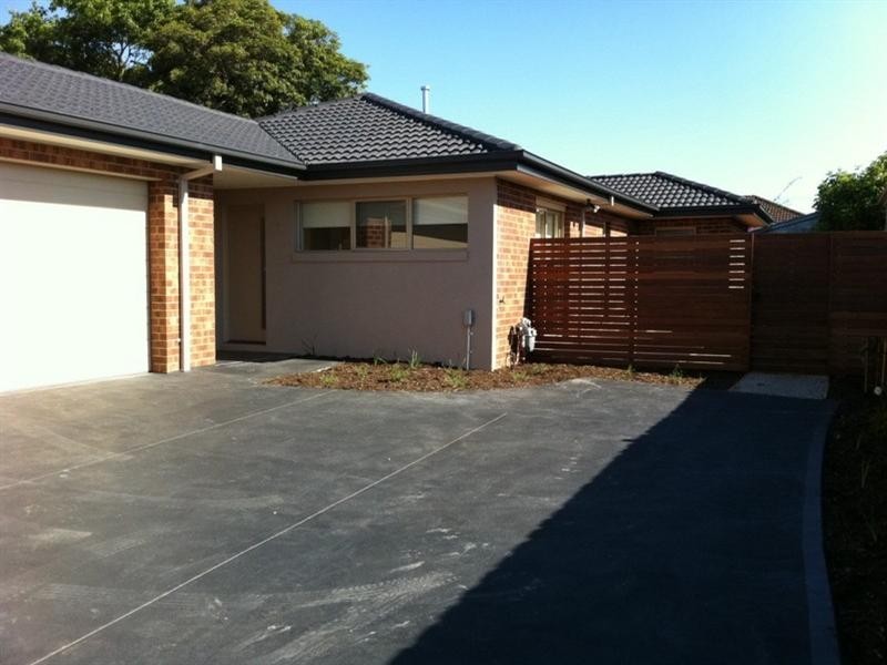 2/4 Delia Street, Oakleigh South VIC 3167