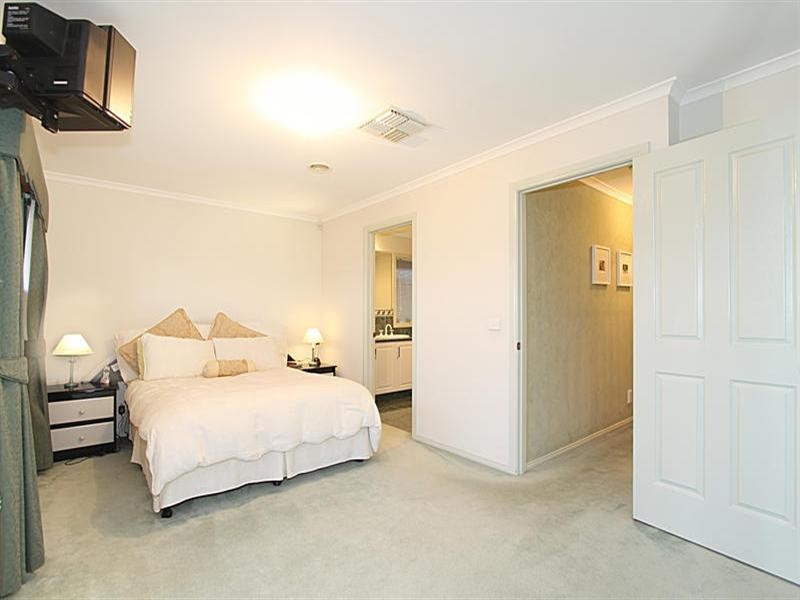 7 Savannah Place, Chadstone VIC 3148