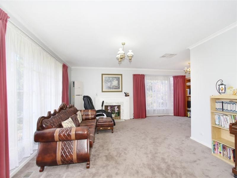 53 Watsons Road, Glen Waverley VIC 3150