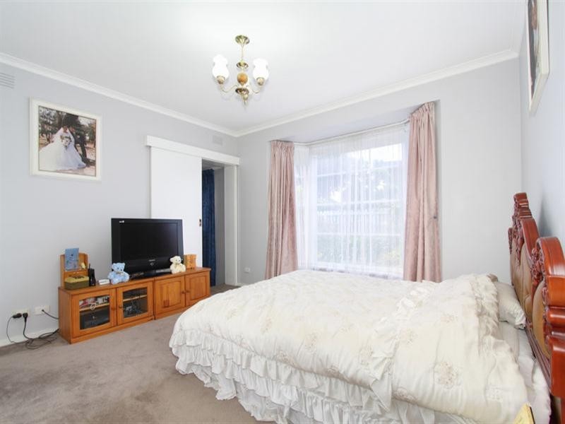 53 Watsons Road, Glen Waverley VIC 3150