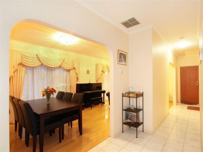 21 Argyle Close, Hughesdale VIC 3166