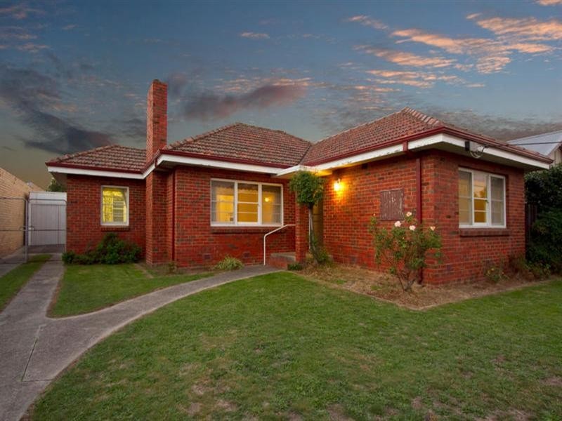 11 Eleebana Avenue, Hughesdale VIC 3166