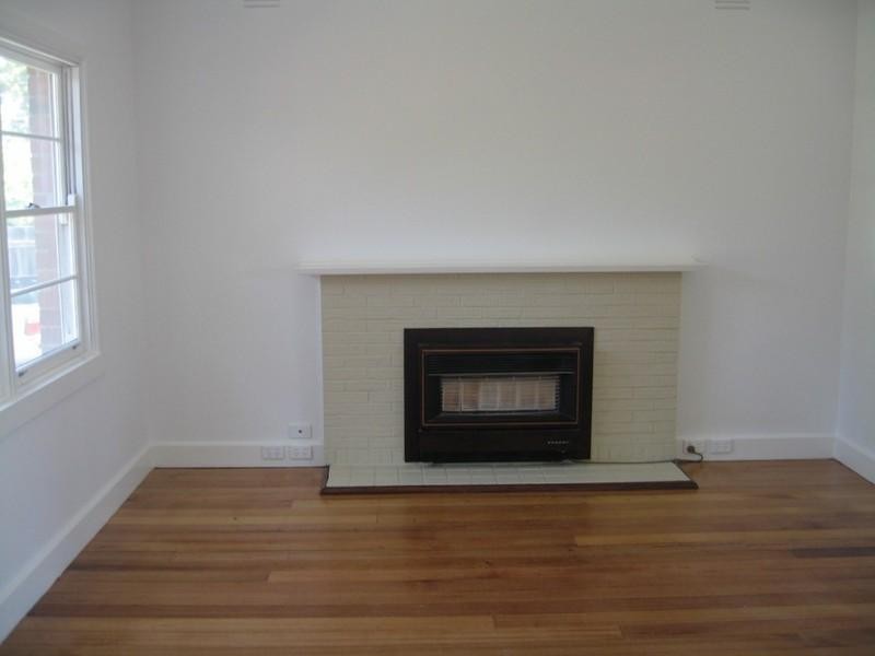 11 Eleebana Avenue, Hughesdale VIC 3166