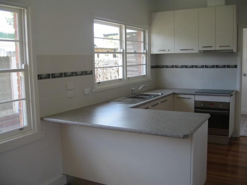 11 Eleebana Avenue, Hughesdale VIC 3166