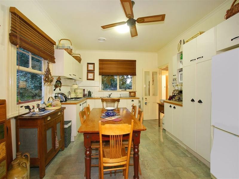 13 Paddington Road, Hughesdale VIC 3166