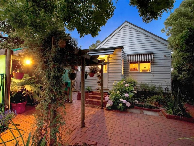 13 Paddington Road, Hughesdale VIC 3166