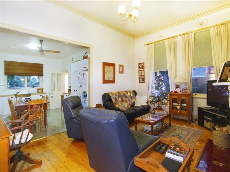 13 Paddington Road, Hughesdale VIC 3166