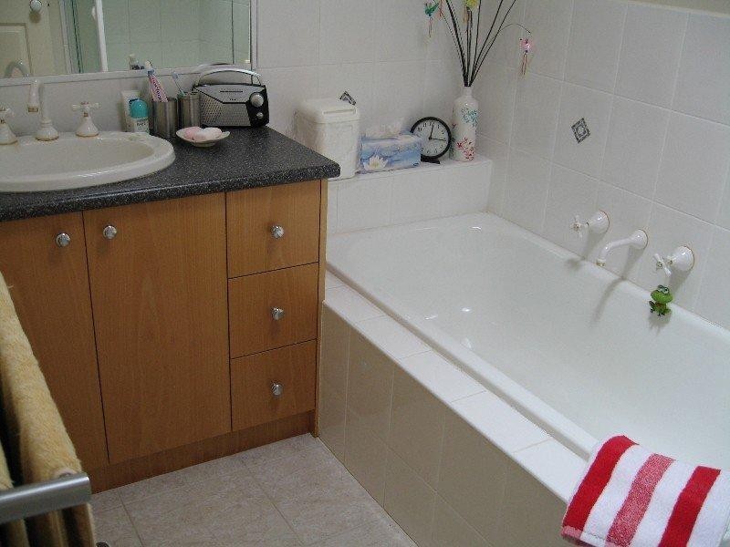 2/2 Adrienne Crescent, Mount Waverley VIC 3149