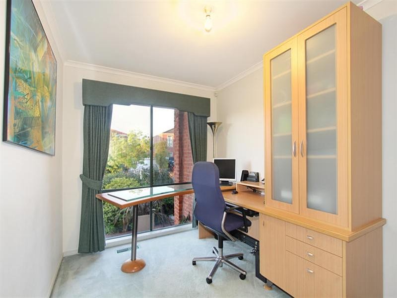 7 Savannah Place, Chadstone VIC 3148