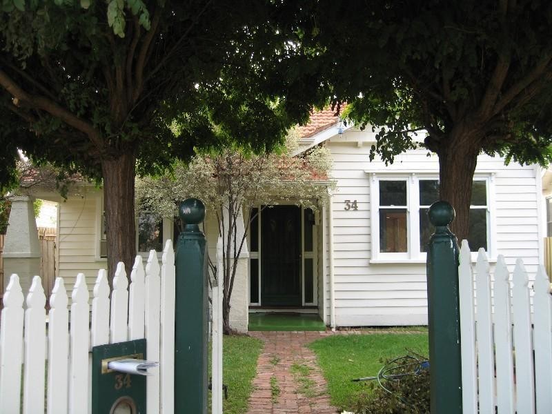 34 Clapham Road, Hughesdale VIC 3166