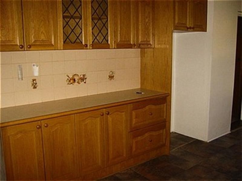 100 Kangaroo Road, Hughesdale VIC 3166