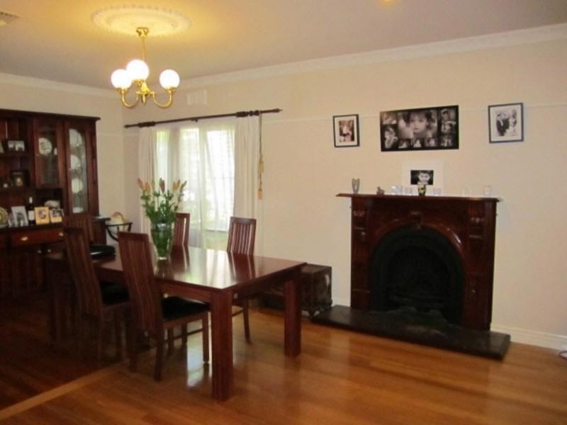 8 Churchill Avenue, Chadstone VIC 3148