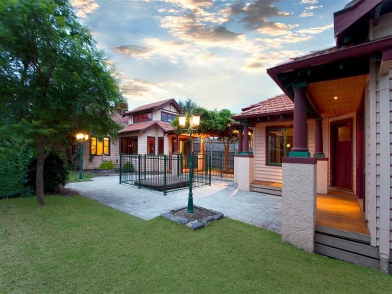 9 Carlisle Crescent, Hughesdale VIC 3166