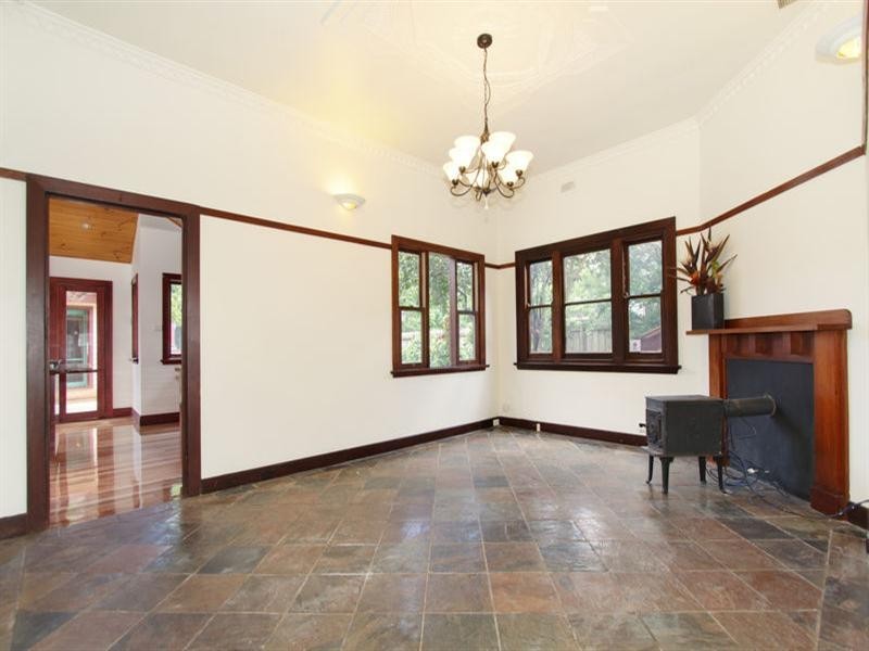 9 Carlisle Crescent, Hughesdale VIC 3166