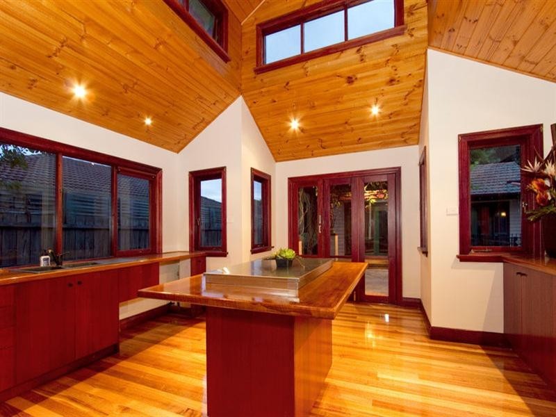 9 Carlisle Crescent, Hughesdale VIC 3166